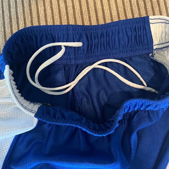 Under Armour Loose Blue & White Heatgear Shorts, Size Small - Picture 7 of 7